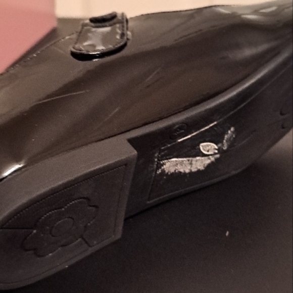 Kids Black Shoes GUC with a few flaws shown in pics - Picture 5 of 7